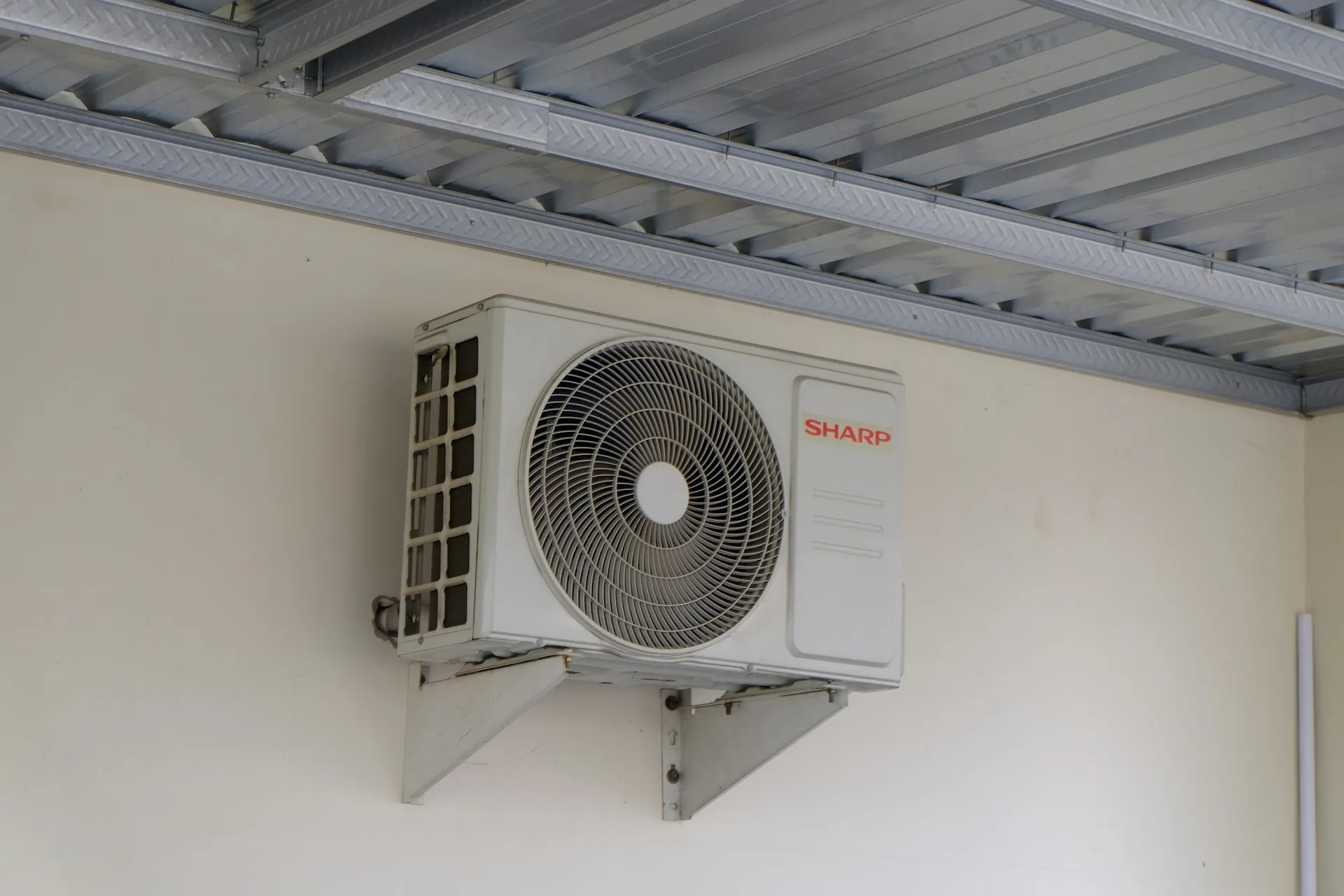 Outdoor condenser installed on a façade